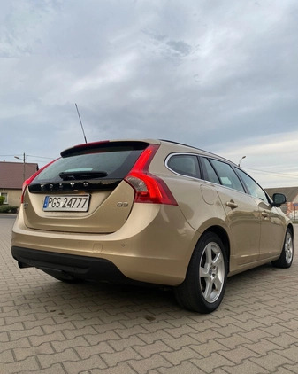 Volvo V60 cena 33700 przebieg: 305123, rok produkcji 2011 z Gdynia małe 121